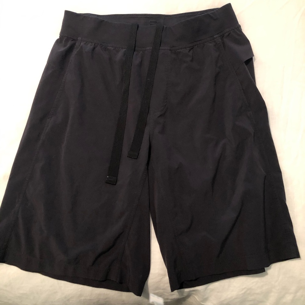 Men’s black Lululemon shorts